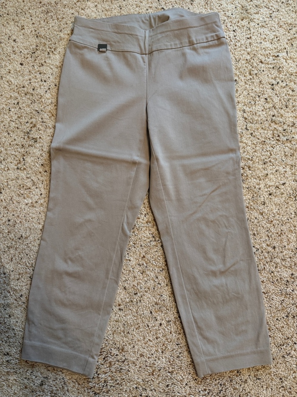 Women’s Alfani Khaki Knit Pull-On cropped dress Pants size 2